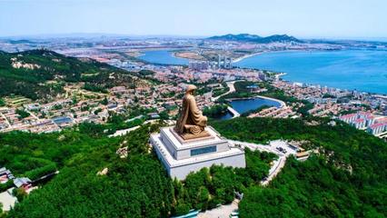 千人入境旅游團(tuán)賞鑒赤山,在大明神、千年古剎、張保皋像前久久駐留